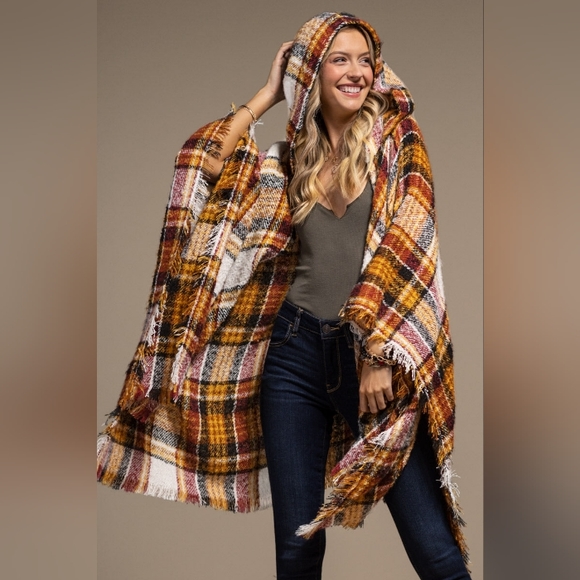 Hooded Ruana Yarn Dye Plaid - Bottom Short Fringe - Mocha & White Color Scheme - Picture 5 of 6